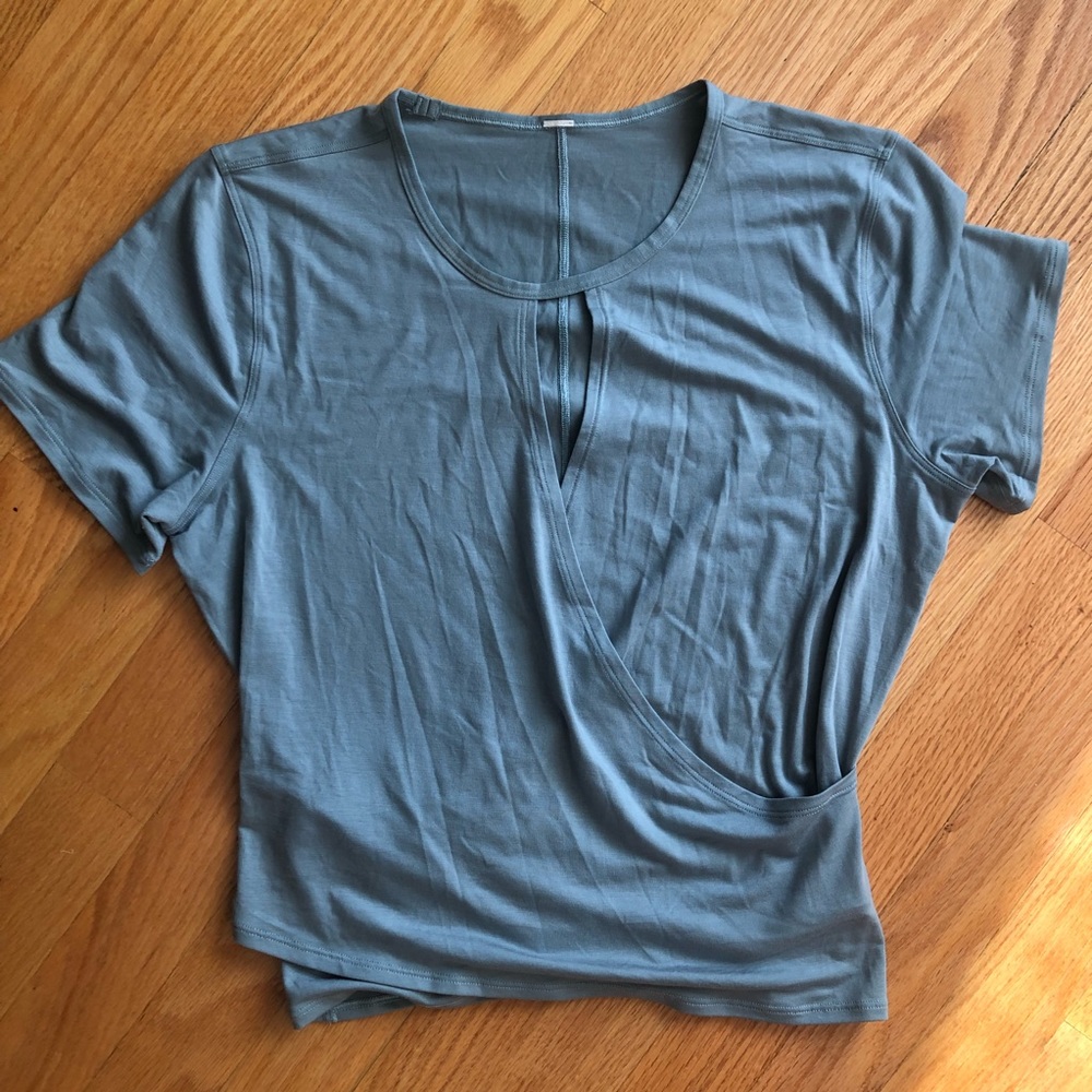 Lululemon short sleeve athletic tee (size 4)